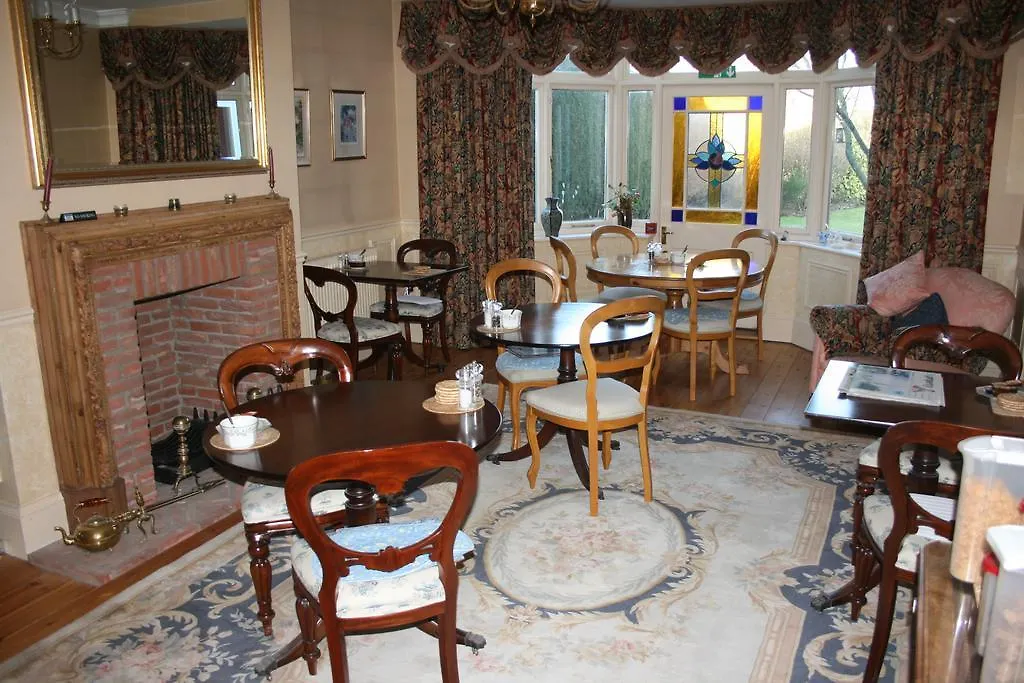 The Heathers Guest House York 4*,